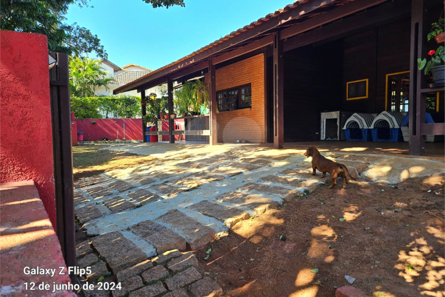 Casa à venda com 4 quartos, sendo 3 suítes, no condomínio Residncial Euroville, Carapicuíba - SP