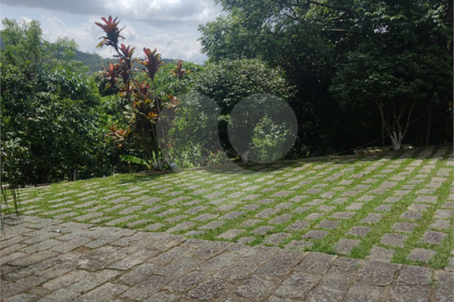 Casa à venda com 4 quartos, sendo 2 suítes,  no condomínio Cinco Lagos, Mairiporã - SP