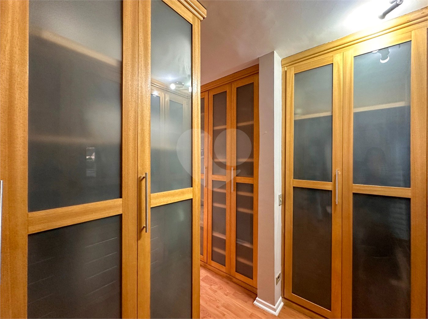 Casa à venda com 3 quartos, sendo 1 suíte,  no condomínio Barão do Triunfo, São Paulo - SP
