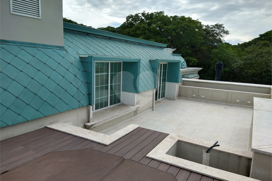 Condomínio de casas de alto padrão em estilo Neoclássico Francês