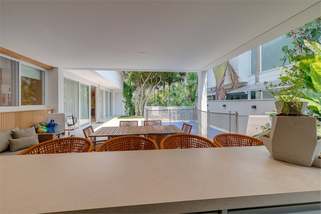 Casa à venda com 3 suítes no condomínio Residencial Canumã, São Paulo - SP