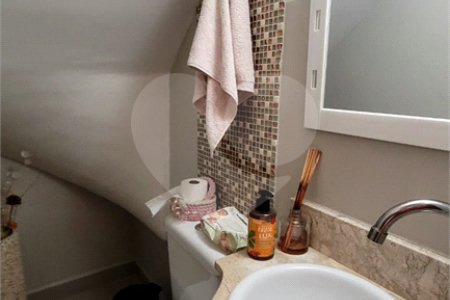 Sobrado à venda com 3 quartos, sendo 1 suíte, em Vila Nivi, São Paulo, SP