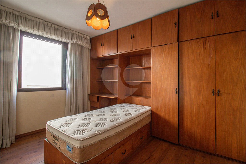 Casa à venda com 5 quartos, sendo 4 suítes, em Jardim Prudência, São Paulo, SP