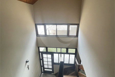 Casa à venda com 5 quartos, sendo 3 suítes, no condomínio Recanto das Palmeiras, Rio de Janeiro - RJ