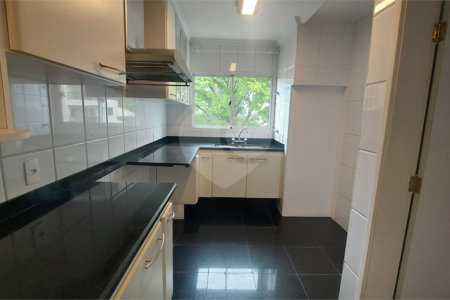 Apartamento à venda com 3 quartos, sendo 1 suíte, em Alto da Boa Vista, São Paulo, SP