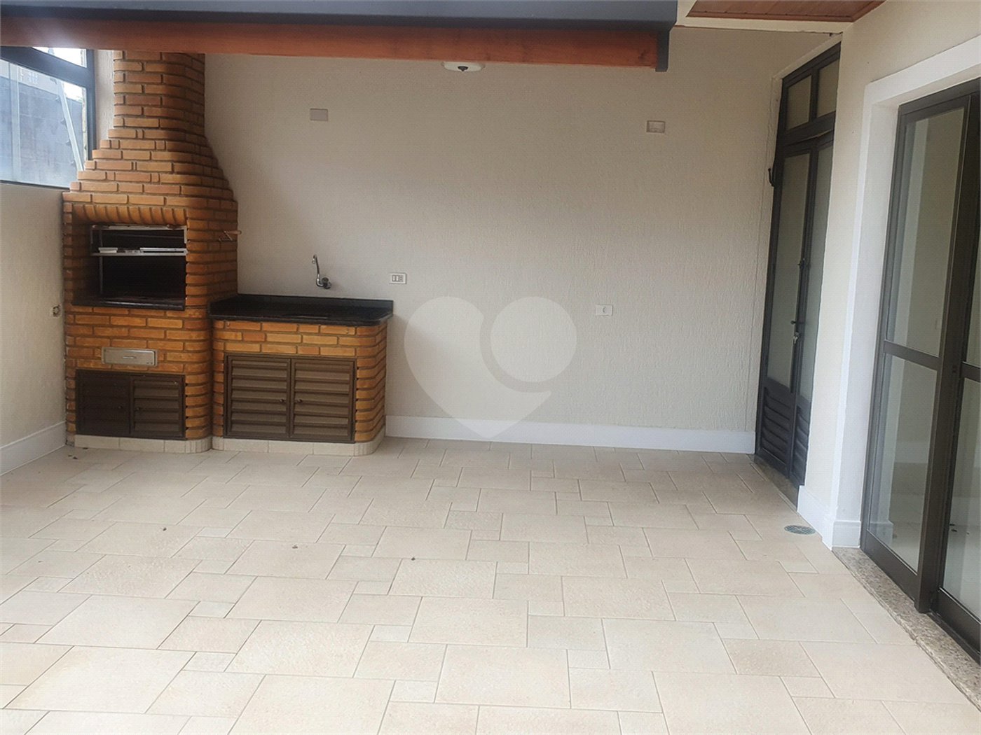Casa à venda com 4 quartos, sendo 2 suítes,  no condomínio Lake Louise, São Paulo - SP