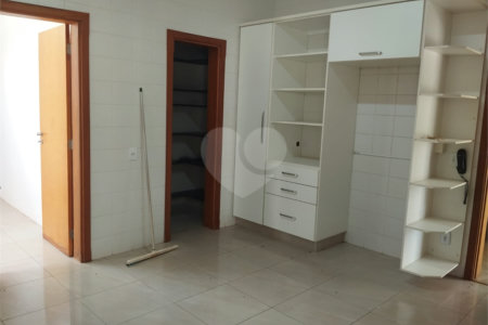 Sobrado à venda com 4 quartos, sendo 3 suítes, em Altos do Jaraguá, Araraquara, SP