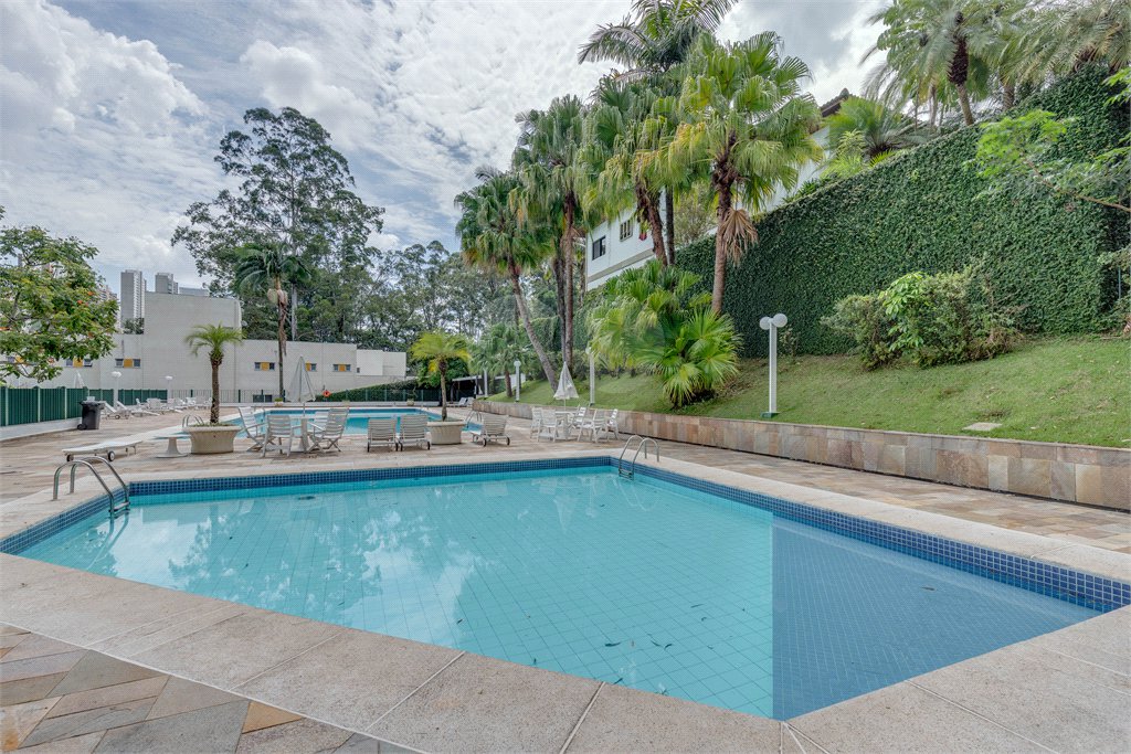 Casa à venda com 4 suítes no condomínio Granja do Morumbi, São Paulo - SP