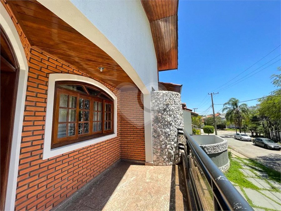 Casa à venda com 6 quartos, sendo 1 suíte, no condomínio Granja Olga I, Sorocaba - SP