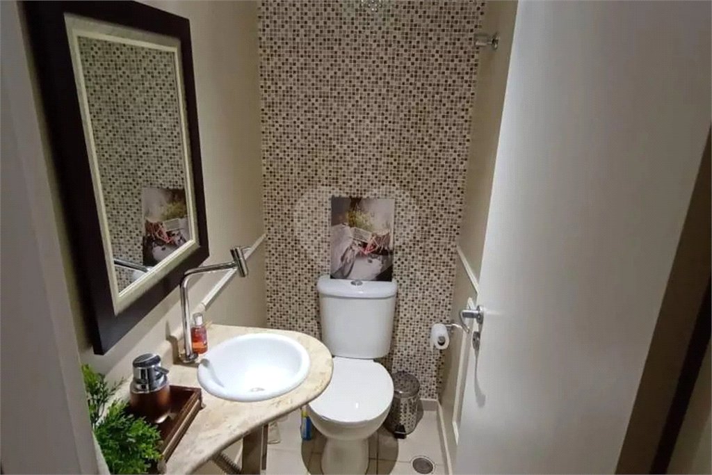 Casa à venda com 3 quartos, sendo 1 suíte, no condomínio Jardim das Palmas, São Paulo - SP