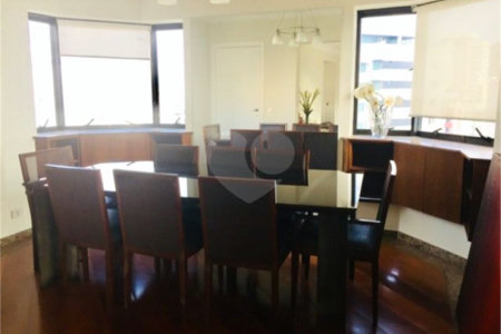 Apartamento à venda com 4 quartos, sendo 2 suítes,  em Aclimação, São Paulo, SP