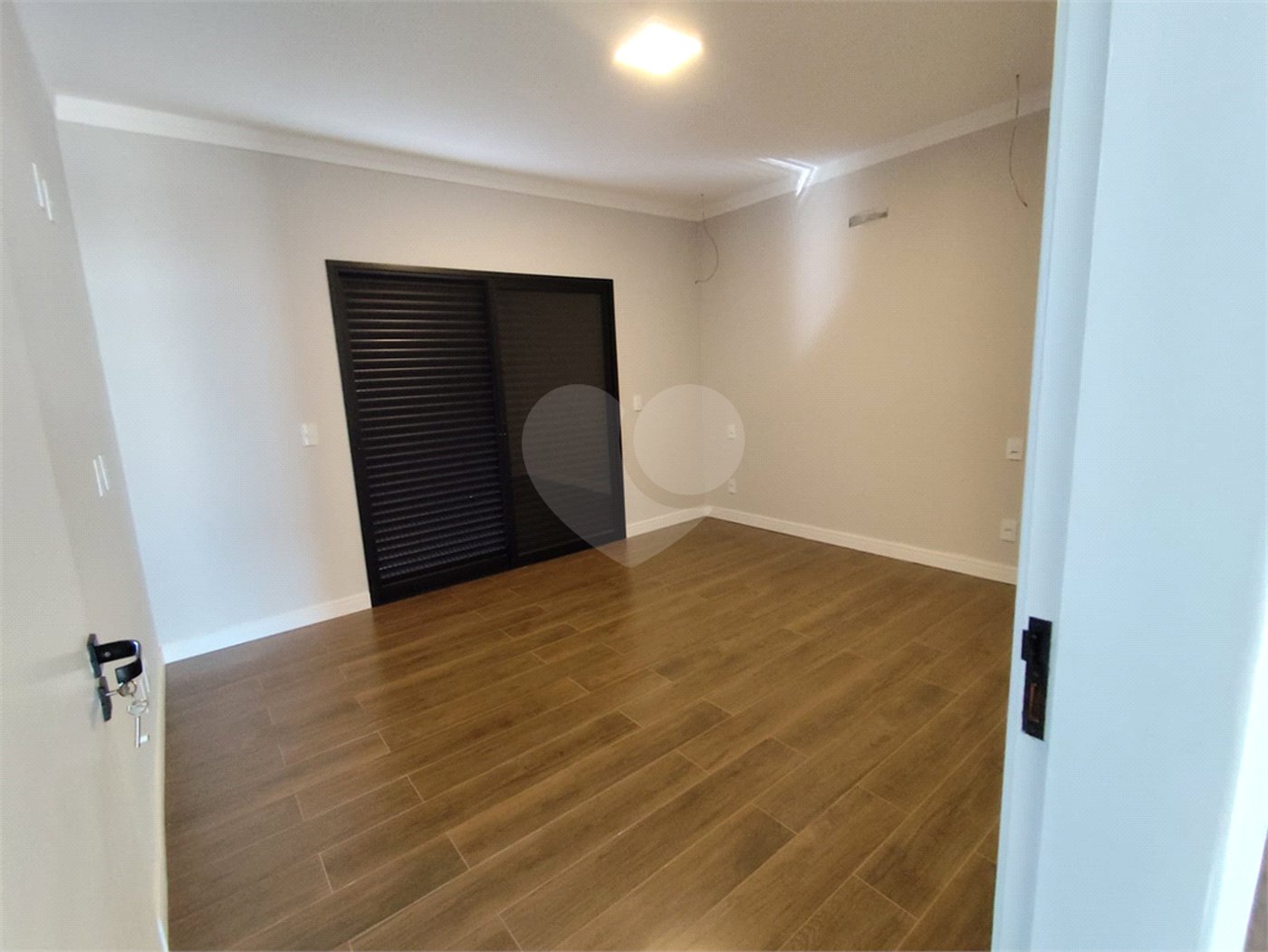 Casa à venda com 4 quartos, sendo 3 suítes,  no condomínio Residencial Golden Ville, Itapetininga - SP