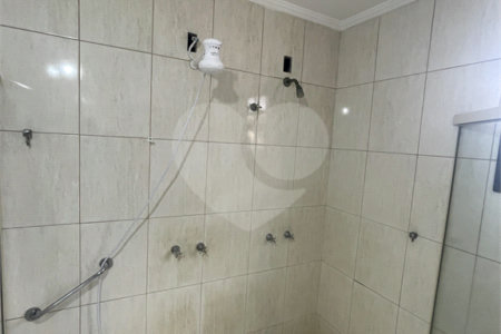 Casa à venda com 5 quartos, sendo 3 suítes, no condomínio Recanto das Palmeiras, Rio de Janeiro - RJ