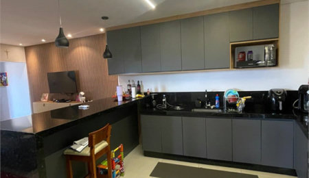 Sobrado à venda com 3 quartos, sendo 1 suíte,  em Loteamento Acrísio de Oliveira Silva, Mogi das Cruzes, SP