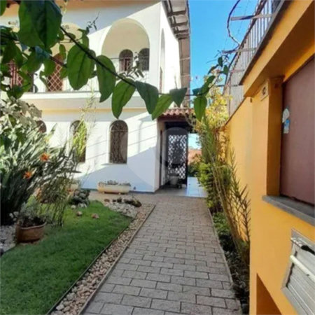 Sobrado à venda com 4 quartos, sendo 1 suíte, em Jardim Pinheiros, São Paulo, SP