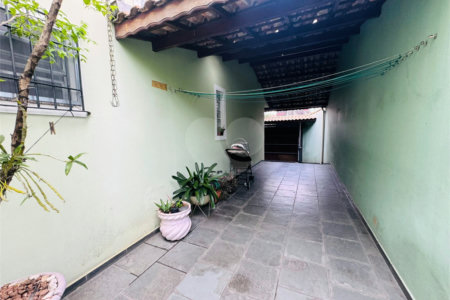Casa à venda com 3 quartos, sendo 1 suíte,  em Vila Galvão, Guarulhos, SP