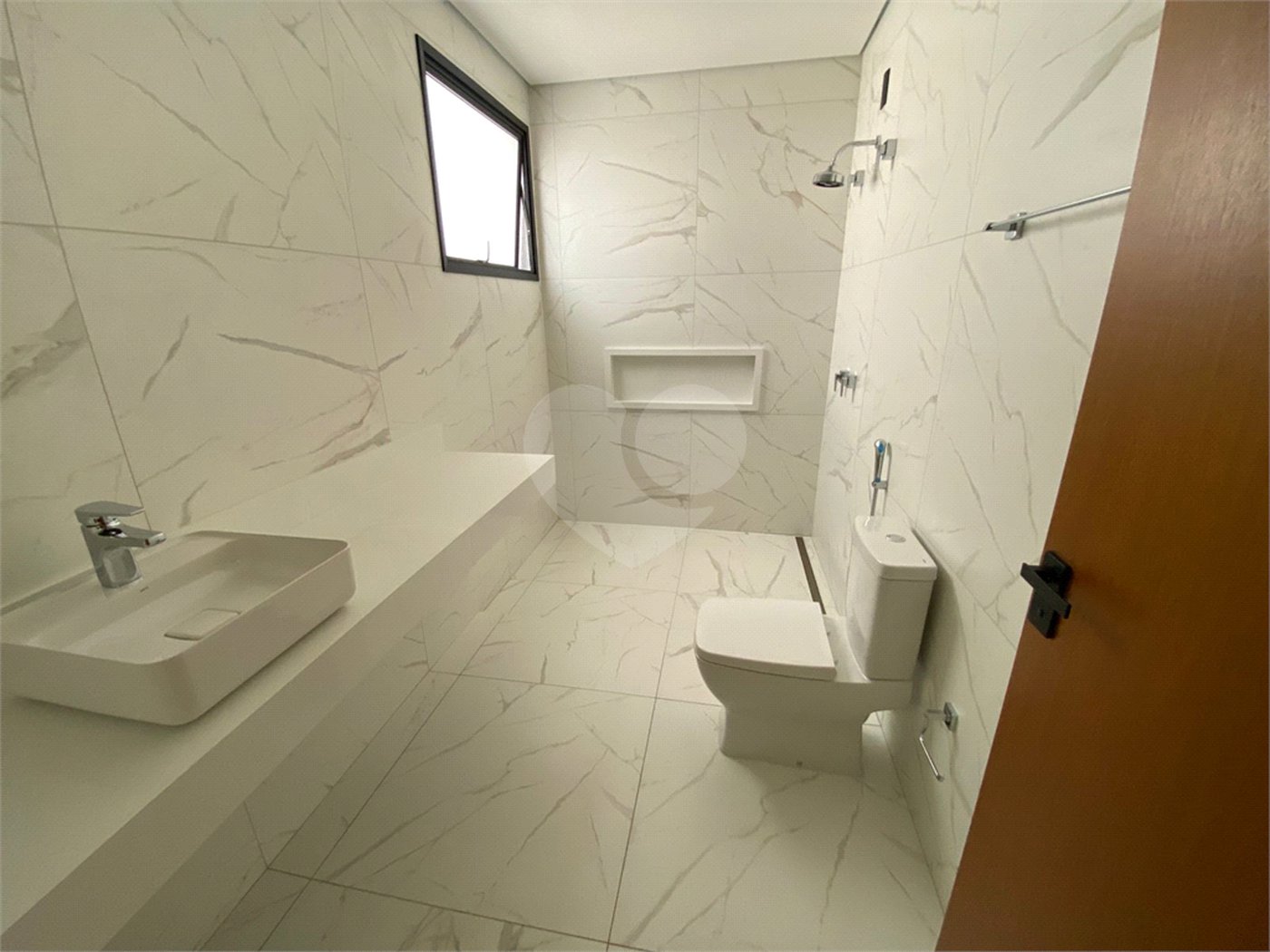 Casa à Venda no Condomínio Damha II