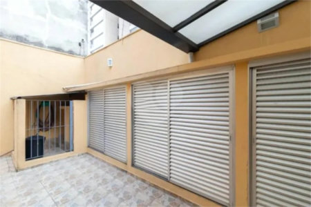 Casa com 3 dormitórios sendo 3 suítes com 03 vagas de garagem.
