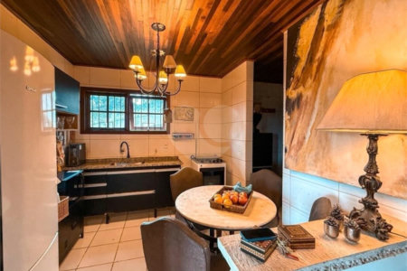 Casa à venda com 3 quartos, sendo 1 suíte,  em Chácara São João, Carapicuíba, SP