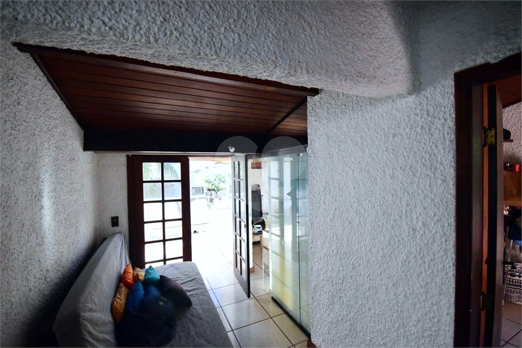 Casa à venda com 5 quartos, sendo 1 suíte, no condomínio Vivendas, Rio de Janeiro - RJ