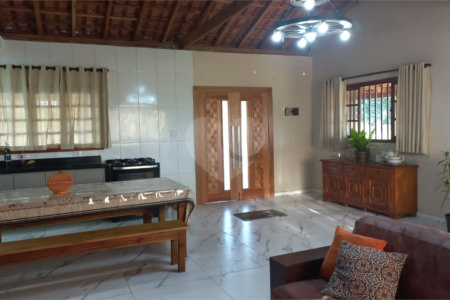 Chácara à venda com 4 quartos, sendo 1 suíte,  em Loteamento Quinta da Mata, Ibiúna, SP
