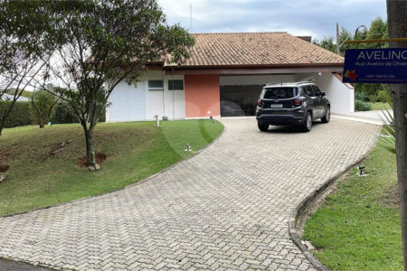 Casa à venda com 3 quartos, sendo 1 suíte, no condomínio Vale do Lago, Sorocaba - SP