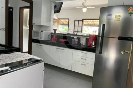 Casa à venda com 4 quartos, sendo 2 suítes, em Caravelas, Armação dos Búzios, RJ