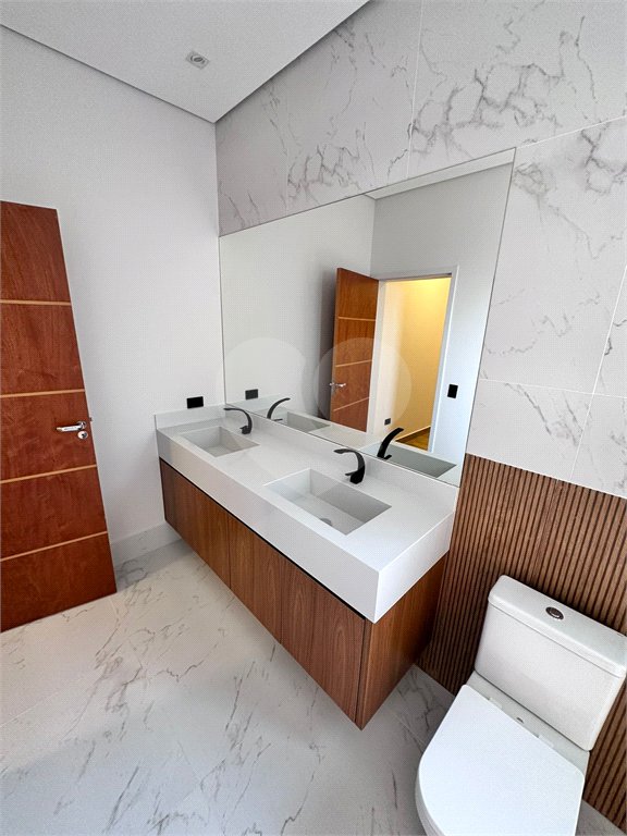 Casa à venda com 3 suítes no condomínio Residencial Central Parque, Salto - SP