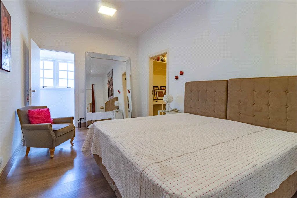 Casa à venda com 7 quartos, sendo 5 suítes, em Morumbi, São Paulo, SP