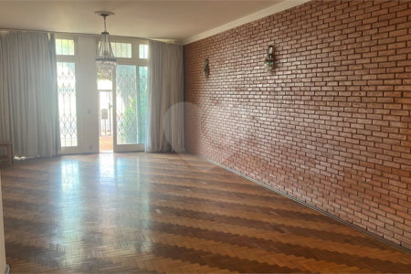 Casa à venda com 3 quartos, sendo 1 suíte, em Vila Progresso, Araraquara, SP