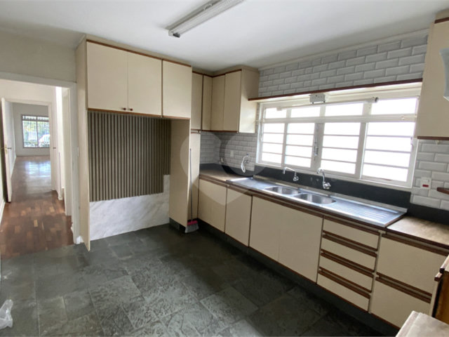 Sobrado à venda com 3 quartos, sendo 1 suíte,  em Brooklin Velho, São Paulo, SP