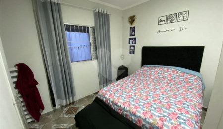 Casa à venda com 3 quartos em Parque das Flores, São Paulo, SP