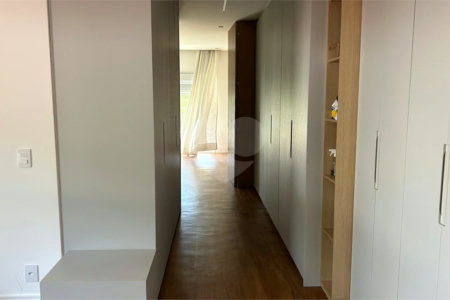 Casa à venda com 5 quartos, sendo 4 suítes,  no condomínio Residencial Vila do Itamaraca, Valinhos - SP