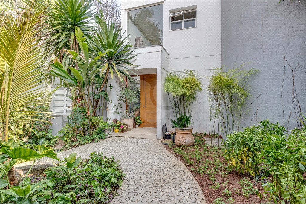 Casa à venda com 4 suítes no condomínio Residencial Canumã, São Paulo - SP