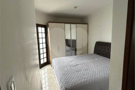 Sobrado à venda com 5 quartos, sendo 1 suíte, em Jardim Marisa, São Paulo, SP