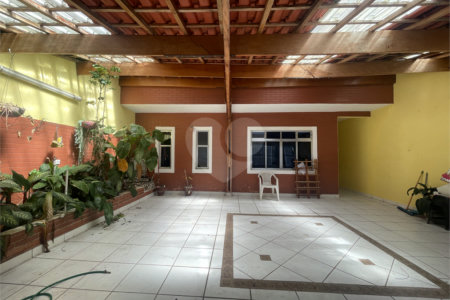 Sobrado à venda com 4 quartos, sendo 1 suíte, em Vila Gilda, Santo André, SP