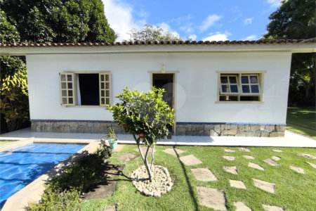 Casa à venda com 4 quartos, sendo 2 suítes, no Centro, Santa Cruz Cabrália, BA
