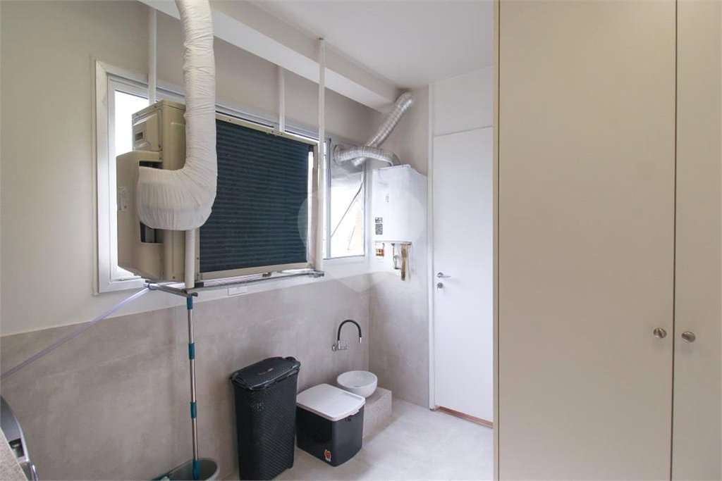 Apartamento à venda com 2 quartos, sendo 1 suíte,  em Vila Olímpia, São Paulo, SP