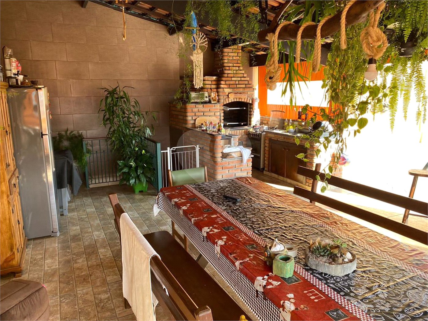 Casa à venda com 3 quartos, sendo 1 suíte, no Centro, Bom Jesus dos Perdões, SP