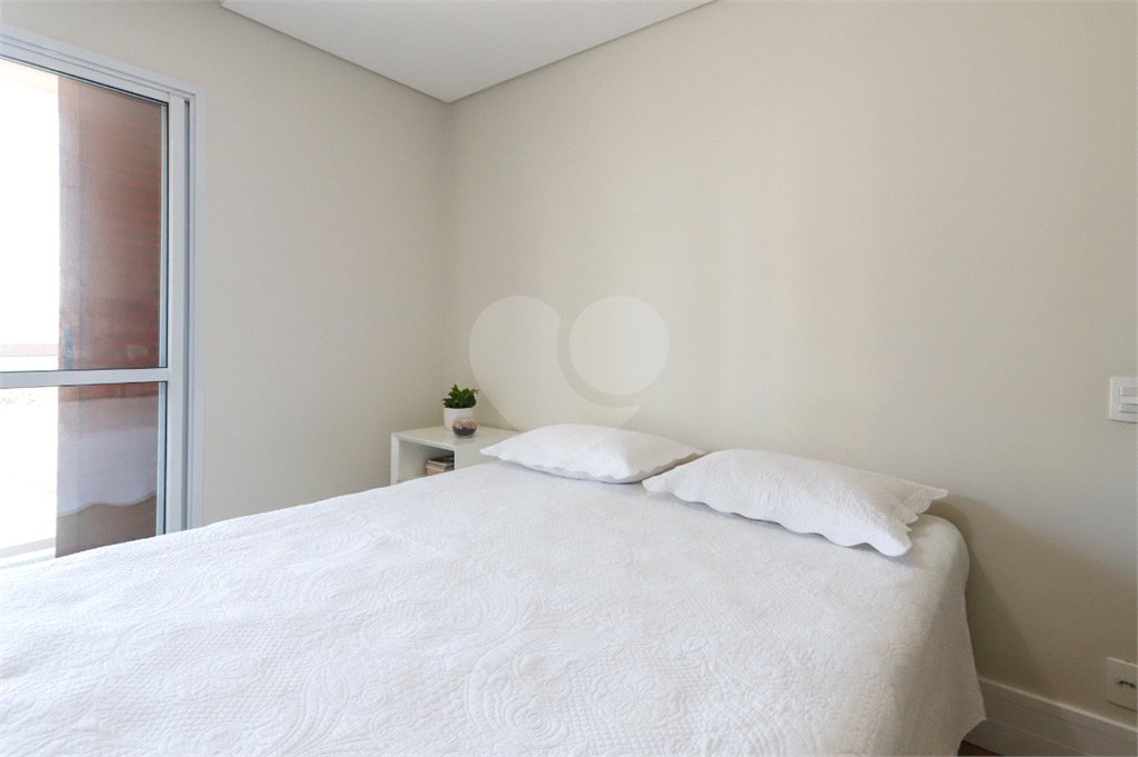 Apartamento à venda com 3 quartos, sendo 1 suíte,  em Vila Anastácio, São Paulo, SP