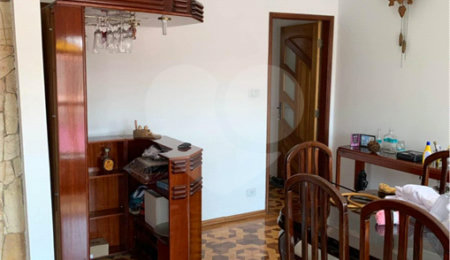 Casa à venda com 4 quartos, sendo 2 suítes,  no Centro, Mairinque, SP
