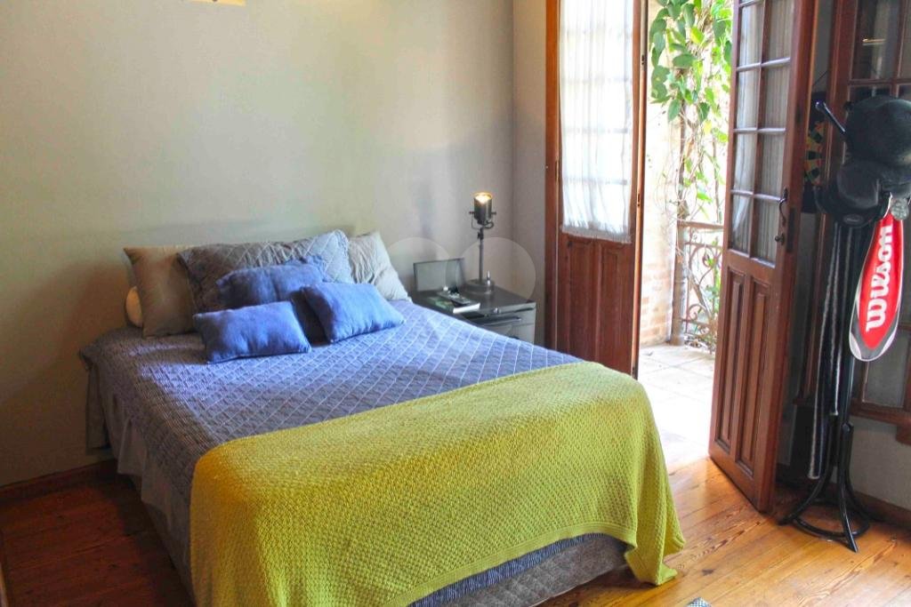 Sobrado à venda com 7 quartos, sendo 5 suítes, em Alto da Boa Vista, São Paulo, SP