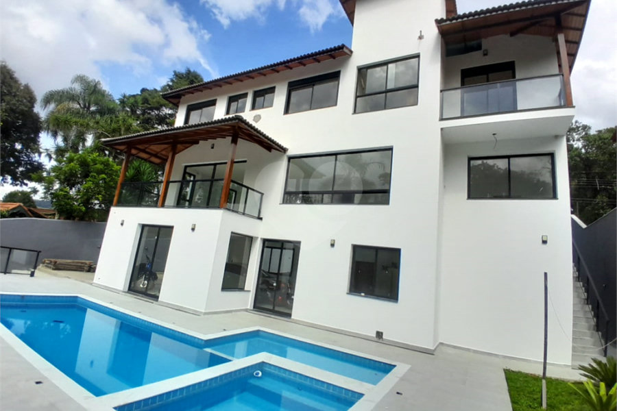 Casa à venda ou para alugar com 3 suítes no condomínio Sausalito, Mairiporã - SP