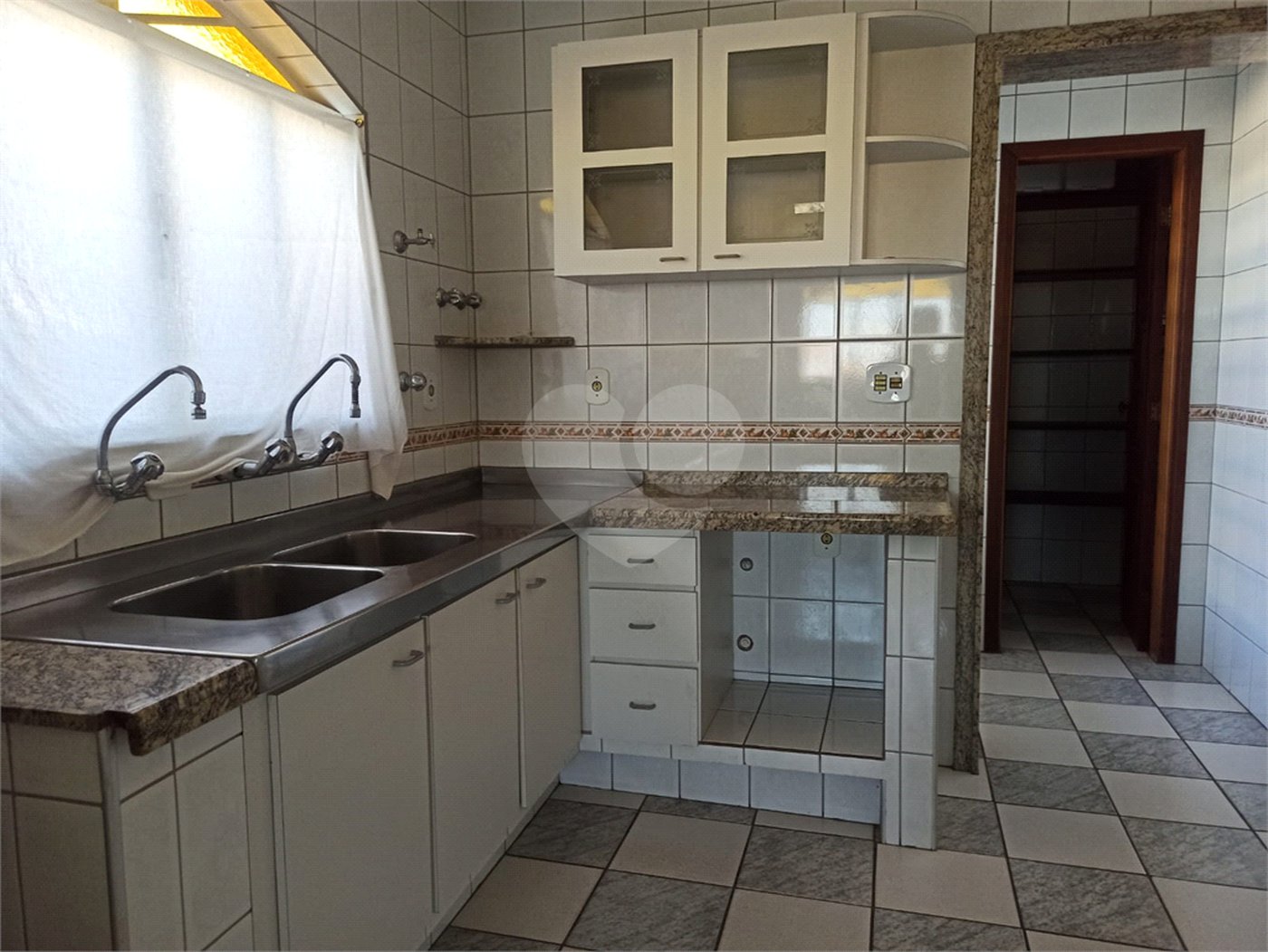 Casa à venda com 3 suítes em Jardim Brasil, Atibaia, SP