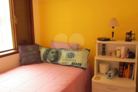 Casa de Vila à venda com 4 quartos, sendo 1 suíte, em Chácara Monte Alegre, São Paulo, SP
