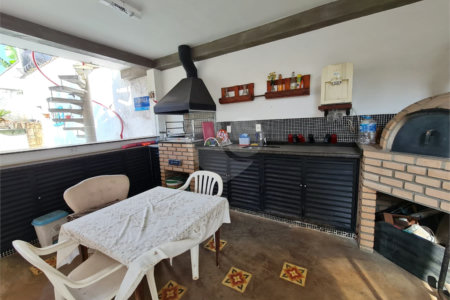 Casa à venda com 3 quartos, sendo 1 suíte, em Interlagos, São Paulo, SP