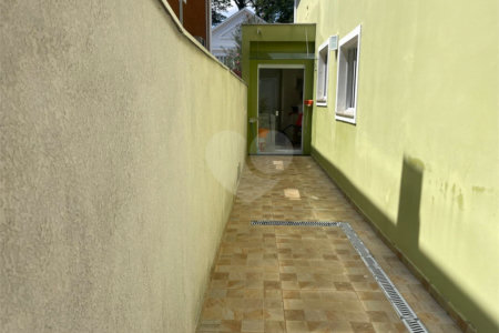 Casa à venda com 4 quartos, sendo 2 suítes,  no condomínio Village Place, São Paulo - SP