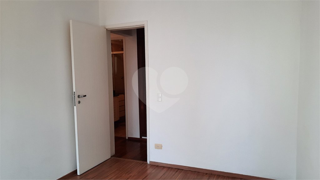 Apartamento à venda com 3 quartos, sendo 1 suíte, em Jardim Marajoara, São Paulo, SP