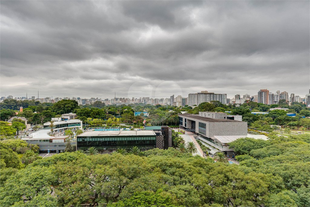 Apartamento à venda com 4 suítes em Moema, São Paulo, SP