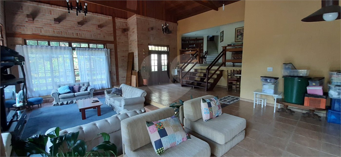 Casa à venda ou para alugar com 3 quartos, sendo 1 suíte, no condomínio Alpes de Caieiras, Caieiras - SP